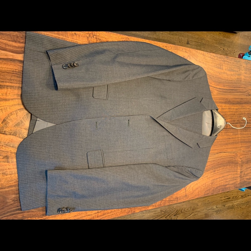 Hugo Boss Men’s Charcoal Gray Pinstripe Suit 38R
